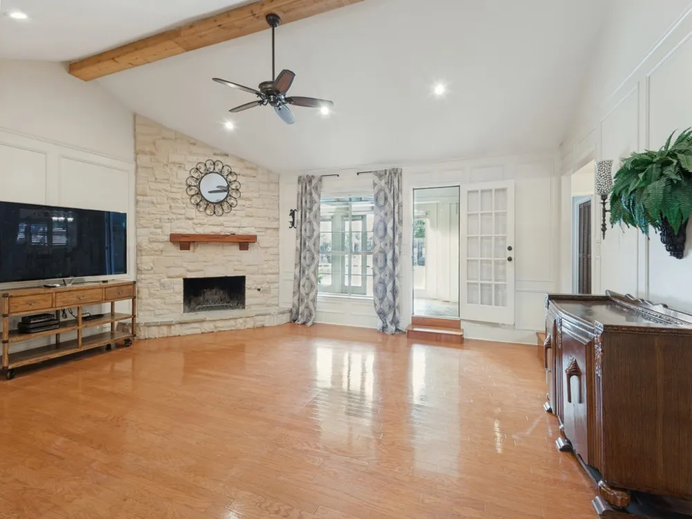 618 Brent Drive Arlington, TX 76012