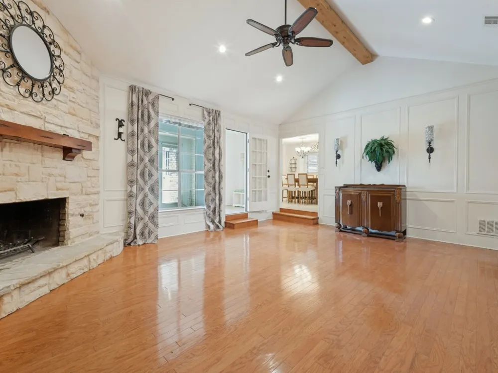618 Brent Drive Arlington, TX 76012