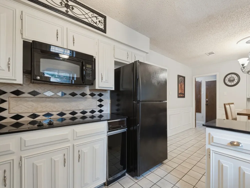 618 Brent Drive Arlington, TX 76012