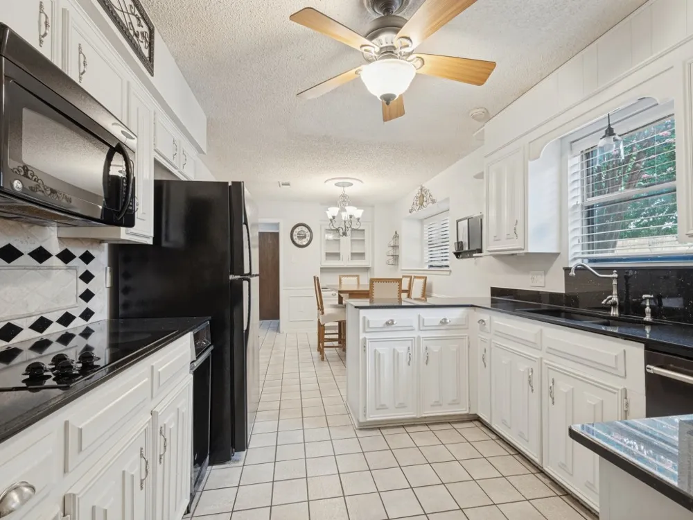 618 Brent Drive Arlington, TX 76012