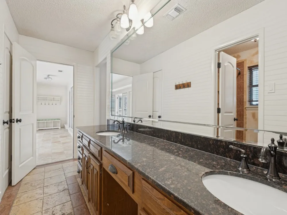 618 Brent Drive Arlington, TX 76012