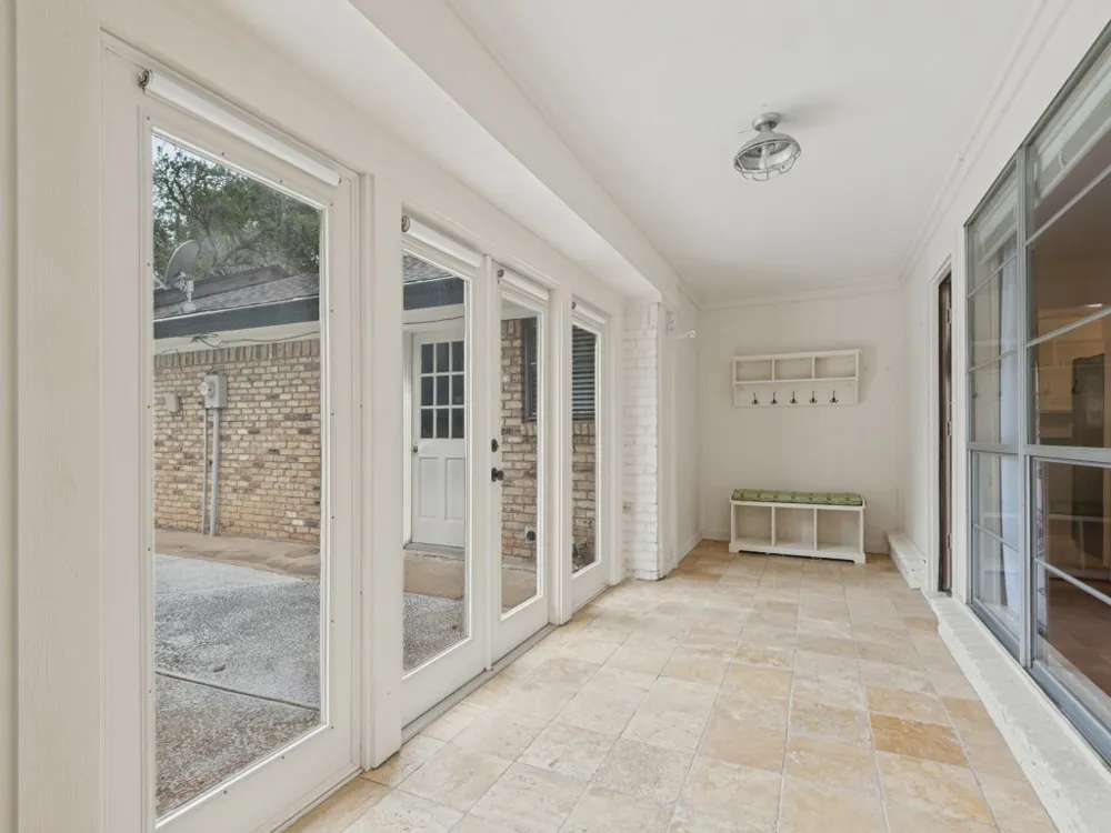 618 Brent Drive Arlington, TX 76012