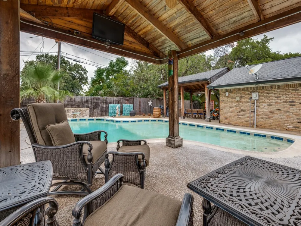 618 Brent Drive Arlington, TX 76012