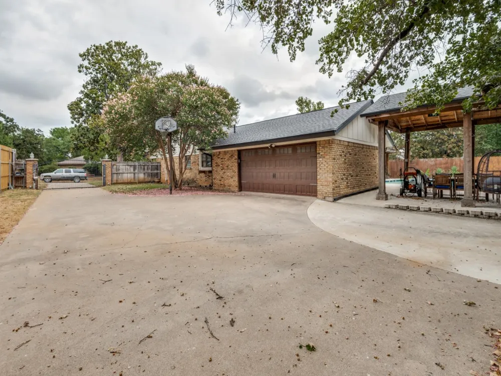 618 Brent Drive Arlington, TX 76012