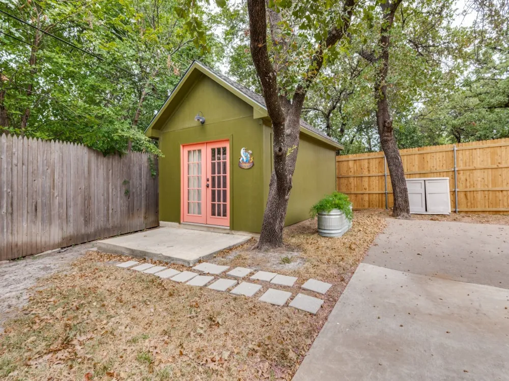 618 Brent Drive Arlington, TX 76012