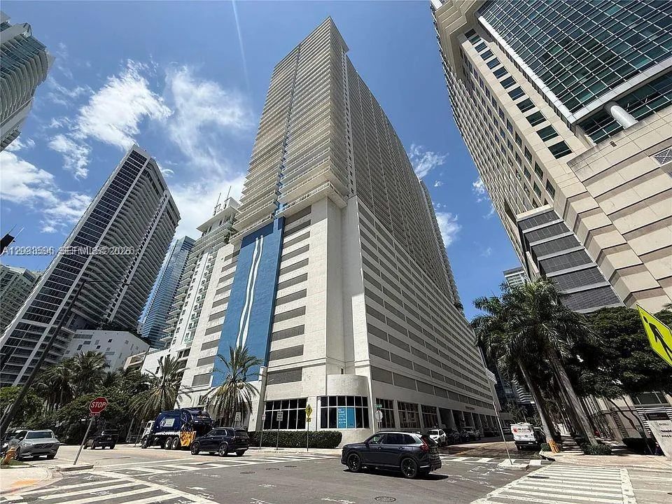 1200 Brickell Bay Dr #1610 Miami, FL 33131
