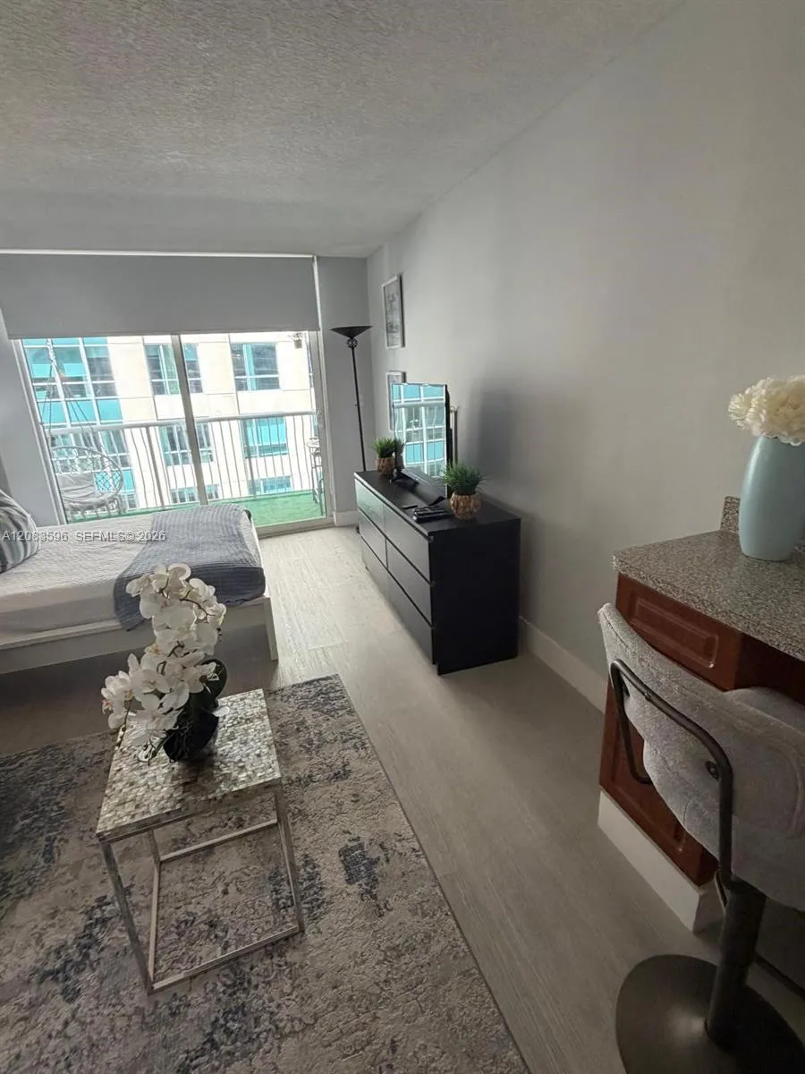 1200 Brickell Bay Dr #1610 Miami, FL 33131