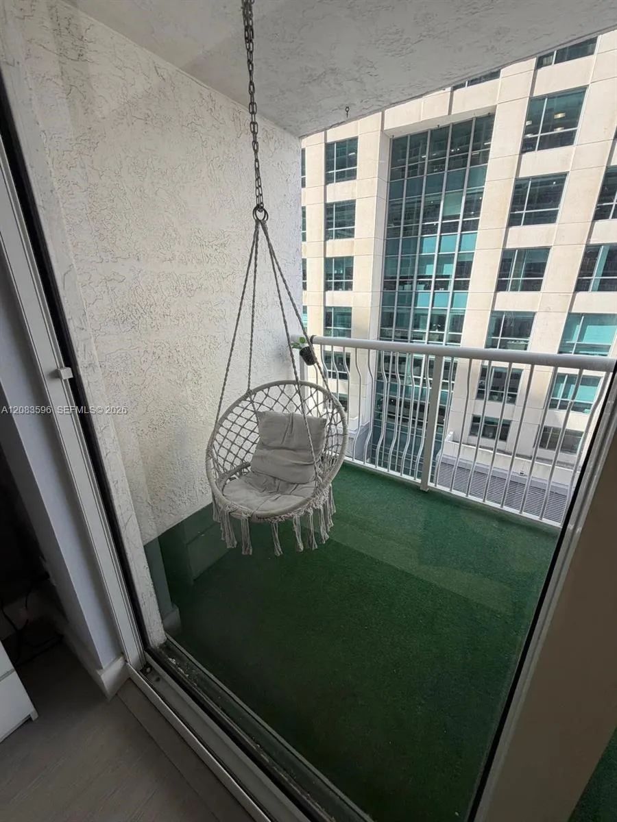 1200 Brickell Bay Dr #1610 Miami, FL 33131