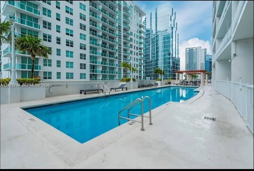1200 Brickell Bay Dr #1610 Miami, FL 33131