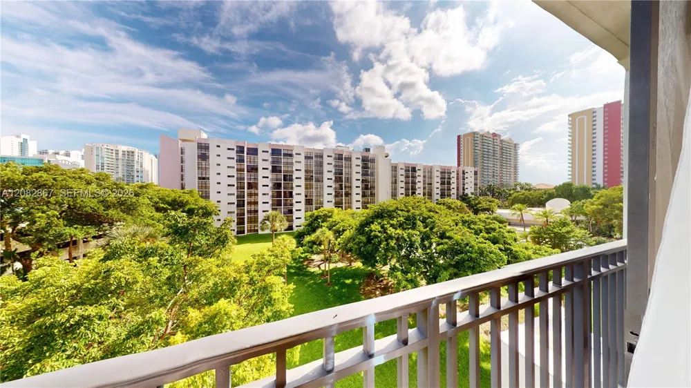 17011 Bay Rd #516 Sunny Isles Beach, FL 33160