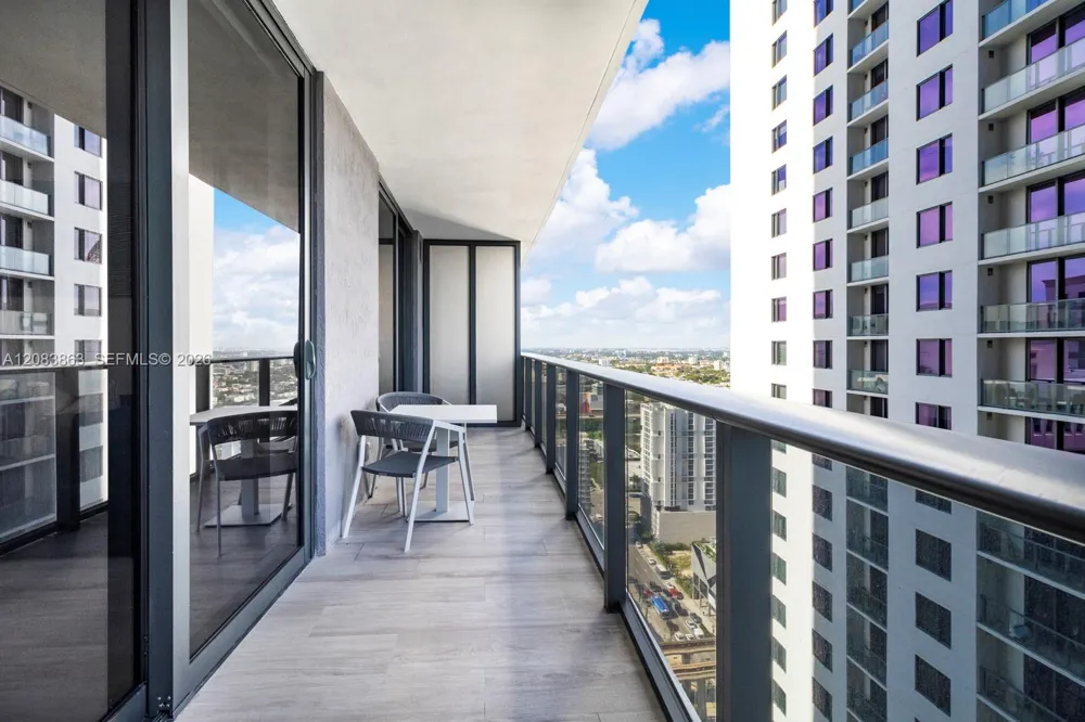 55 SW 9th St #3010 Miami, FL 33130