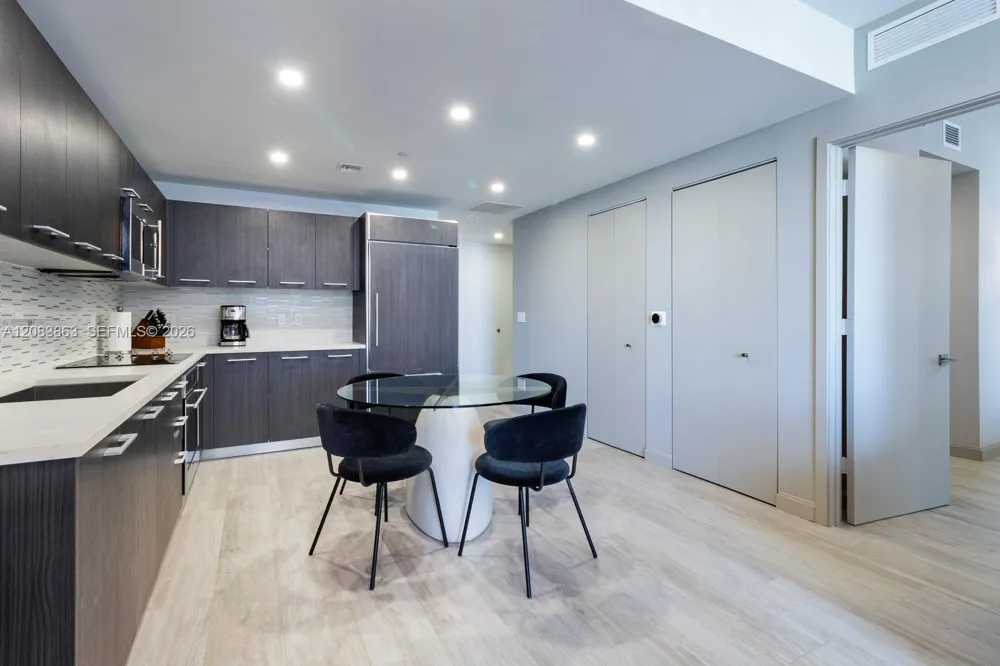 55 SW 9th St #3010 Miami, FL 33130
