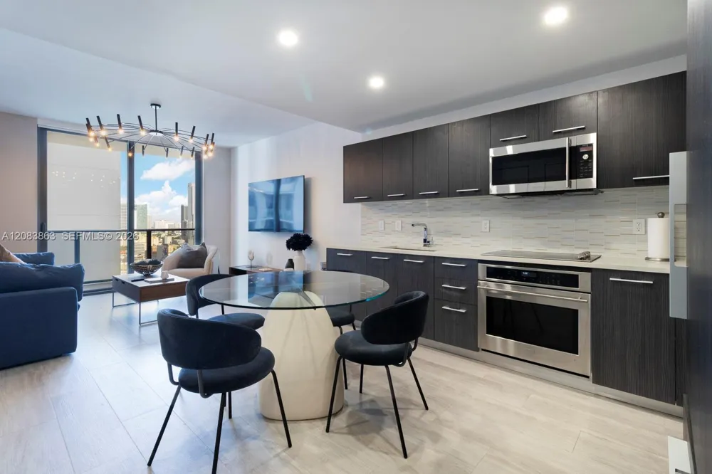 55 SW 9th St #3010 Miami, FL 33130