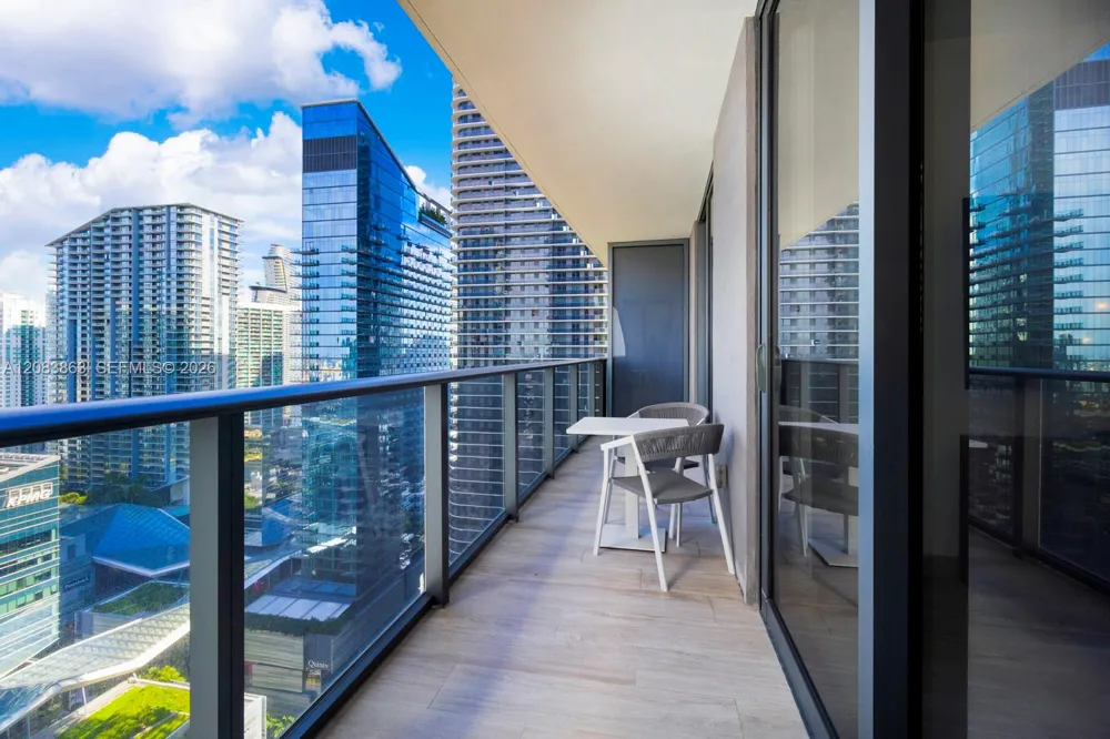 55 SW 9th St #3010 Miami, FL 33130