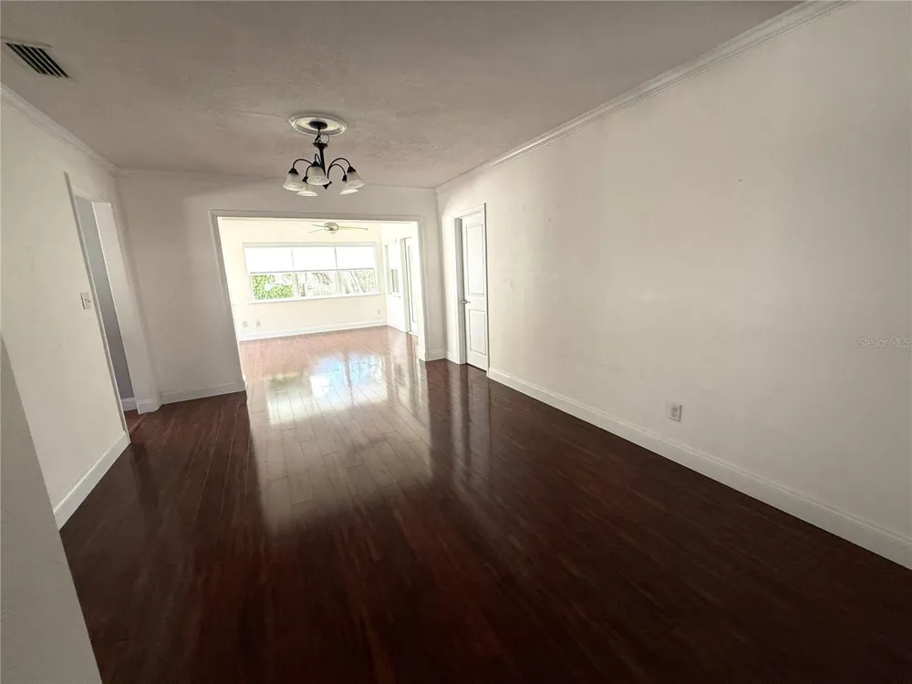 1048 40TH AVENUE NE St Petersburg, FL 33703