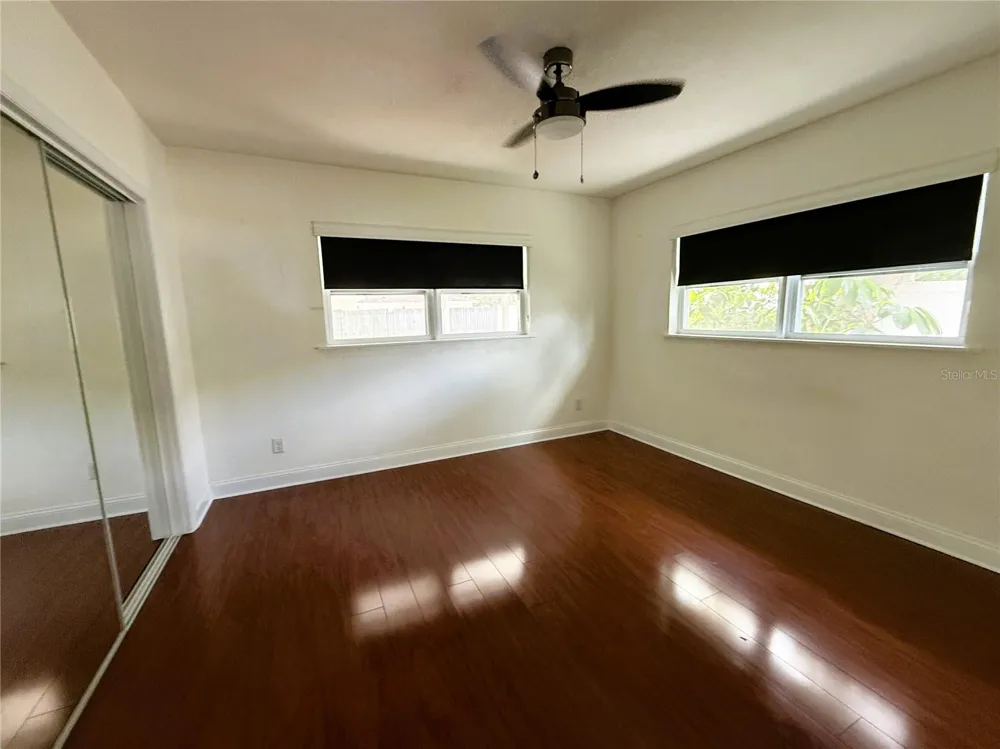 1048 40TH AVENUE NE St Petersburg, FL 33703