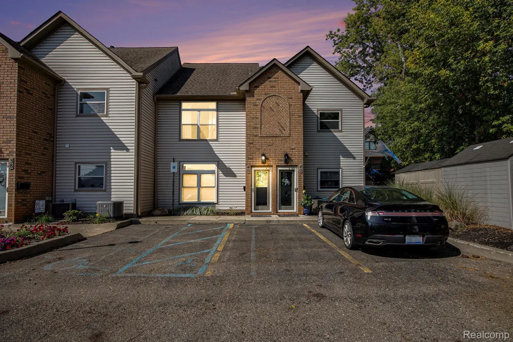 40 Park Island Drive #4 Lake Orion Village, MI 48362