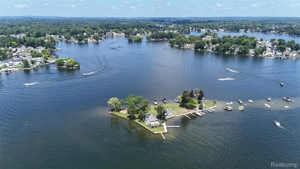 40 Park Island Drive #4 Lake Orion Village, MI 48362
