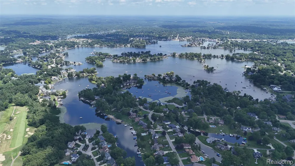 40 Park Island Drive #4 Lake Orion Village, MI 48362
