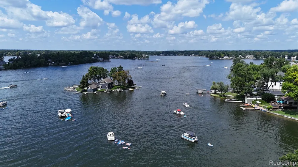 40 Park Island Drive #4 Lake Orion Village, MI 48362