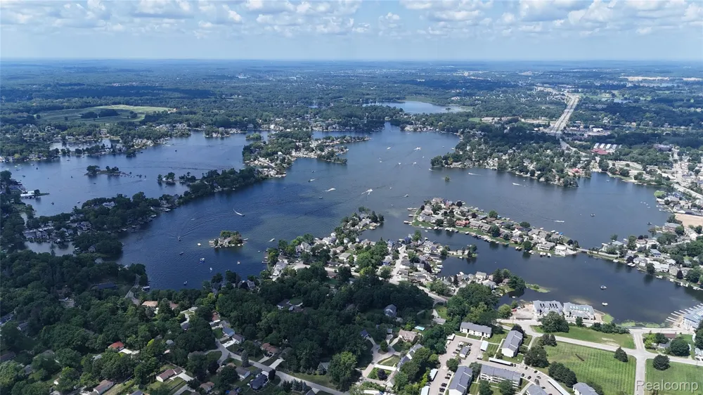 40 Park Island Drive #4 Lake Orion Village, MI 48362