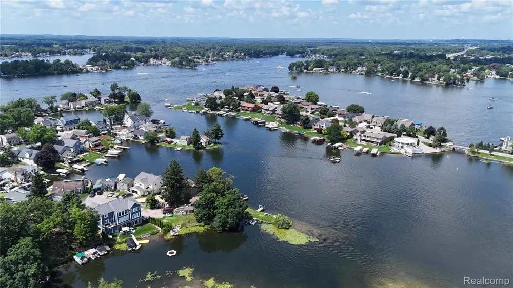 40 Park Island Drive #4 Lake Orion Village, MI 48362