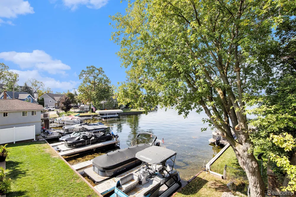 40 Park Island Drive #4 Lake Orion Village, MI 48362