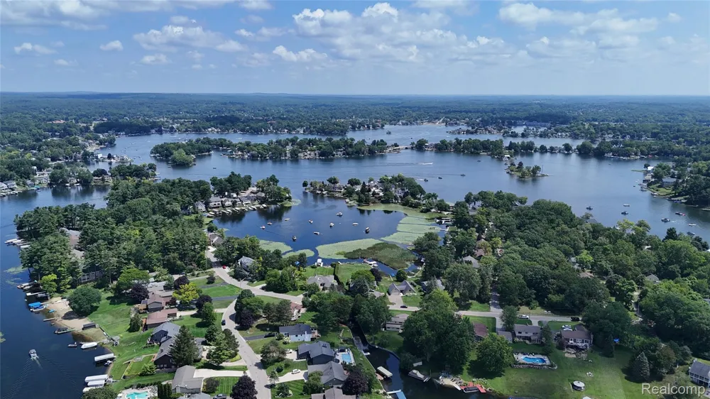 40 Park Island Drive #4 Lake Orion Village, MI 48362