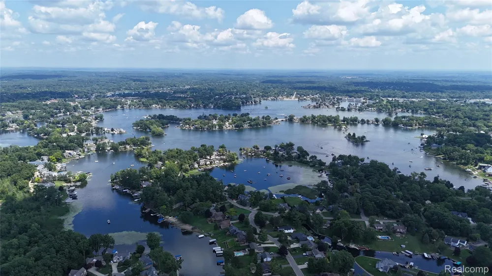 40 Park Island Drive #4 Lake Orion Village, MI 48362