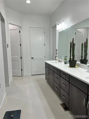9438 Lake Breeze Drive Littleton, CO 80125