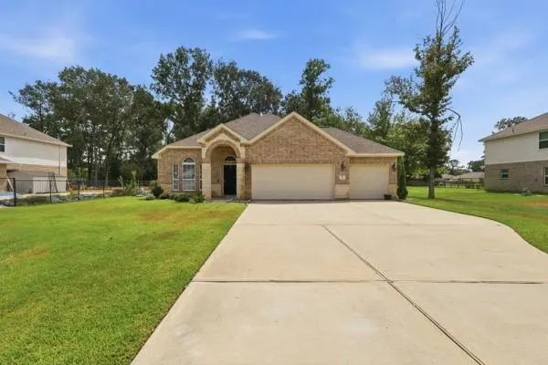 55 County Road 6615 Dayton, TX 77535