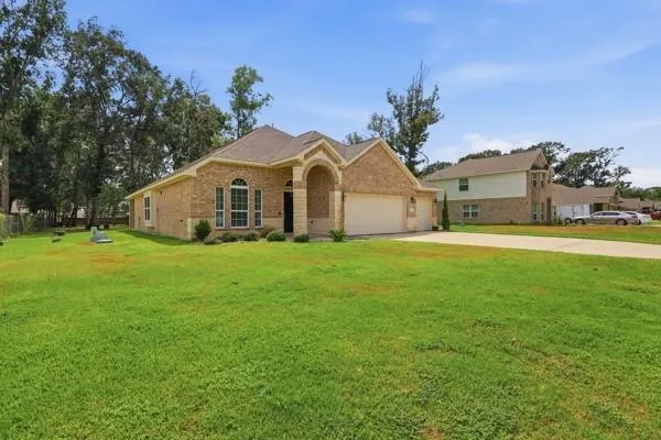 55 County Road 6615 Dayton, TX 77535
