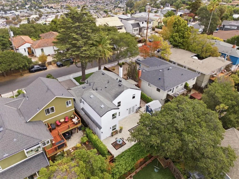 1817 Bayview Avenue Belmont, CA 94002