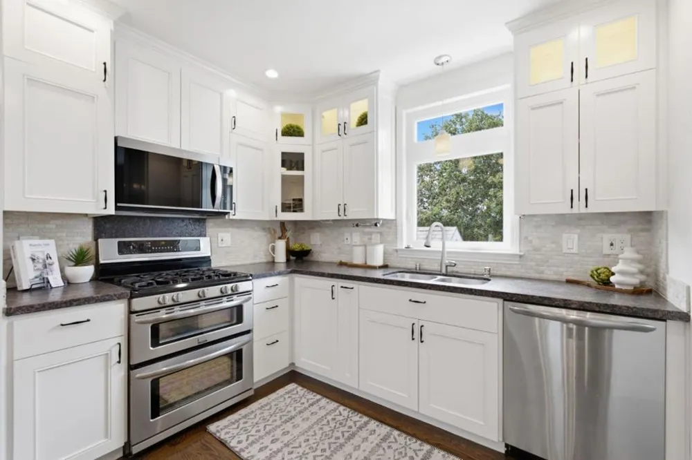 1817 Bayview Avenue Belmont, CA 94002