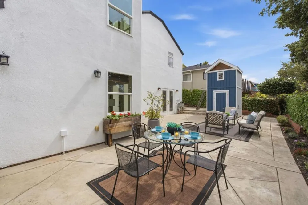1817 Bayview Avenue Belmont, CA 94002