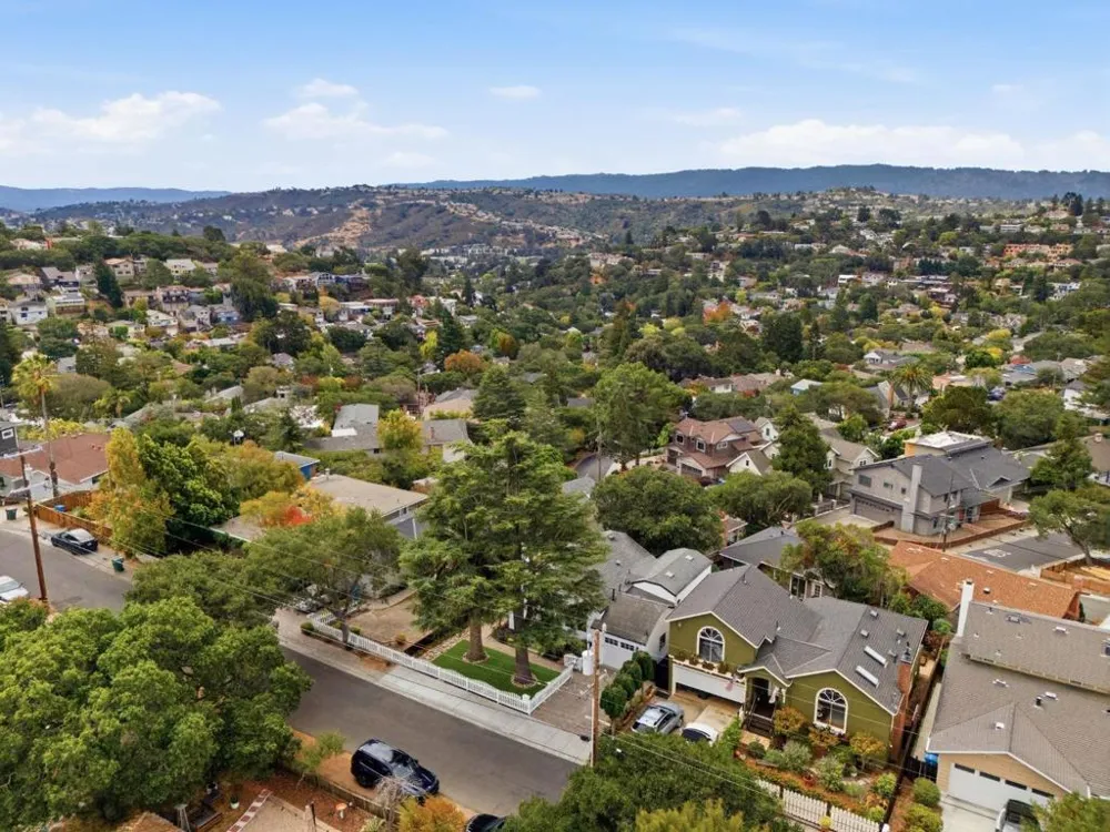 1817 Bayview Avenue Belmont, CA 94002