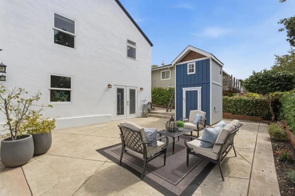 1817 Bayview Avenue Belmont, CA 94002