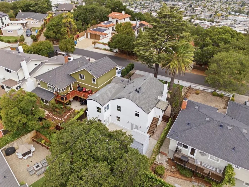 1817 Bayview Avenue Belmont, CA 94002