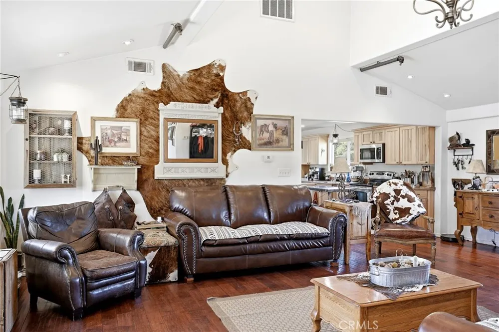 8646 Elizabeth Lake Road Leona Valley, CA 93551