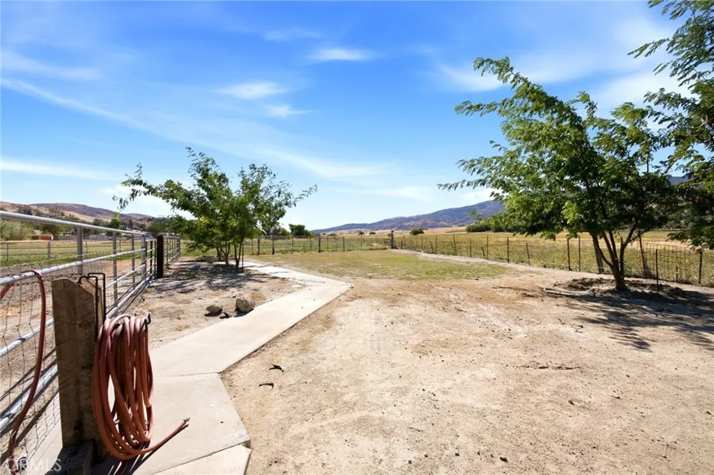 8646 Elizabeth Lake Road Leona Valley, CA 93551