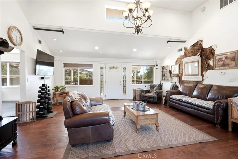 8646 Elizabeth Lake Road Leona Valley, CA 93551