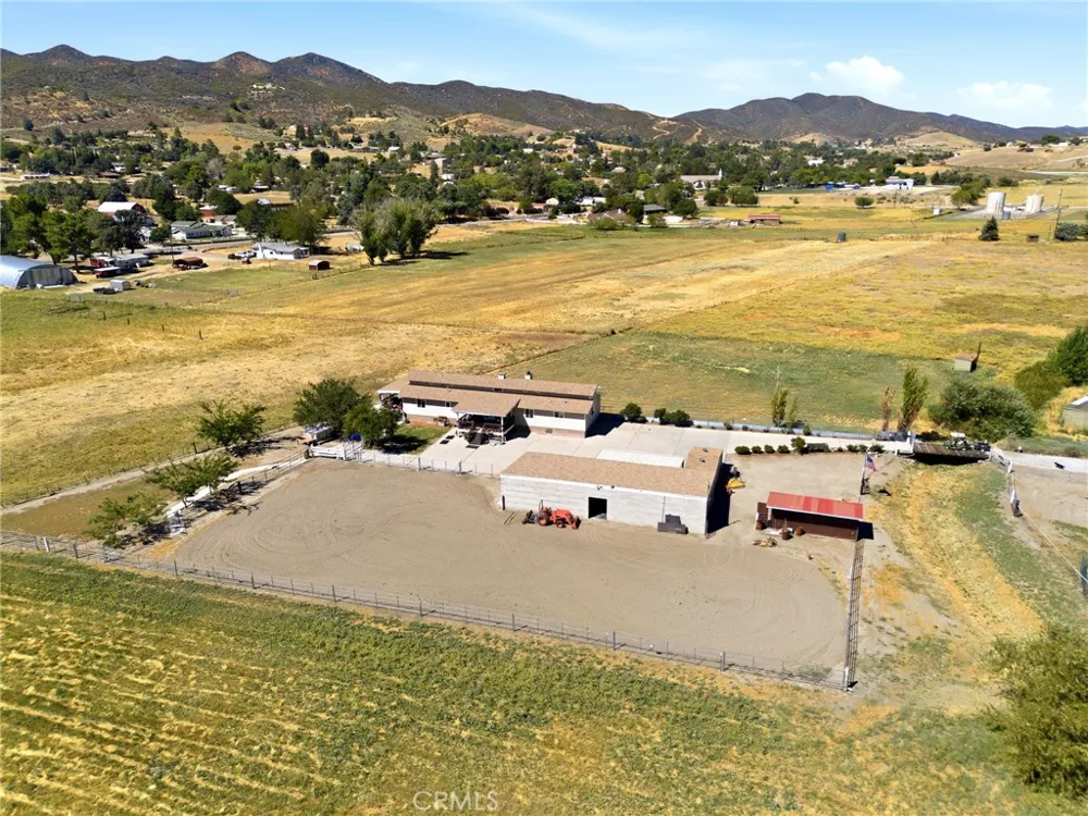 8646 Elizabeth Lake Road Leona Valley, CA 93551