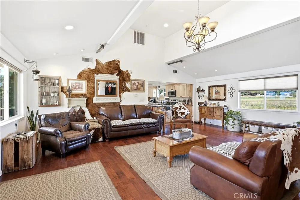 8646 Elizabeth Lake Road Leona Valley, CA 93551