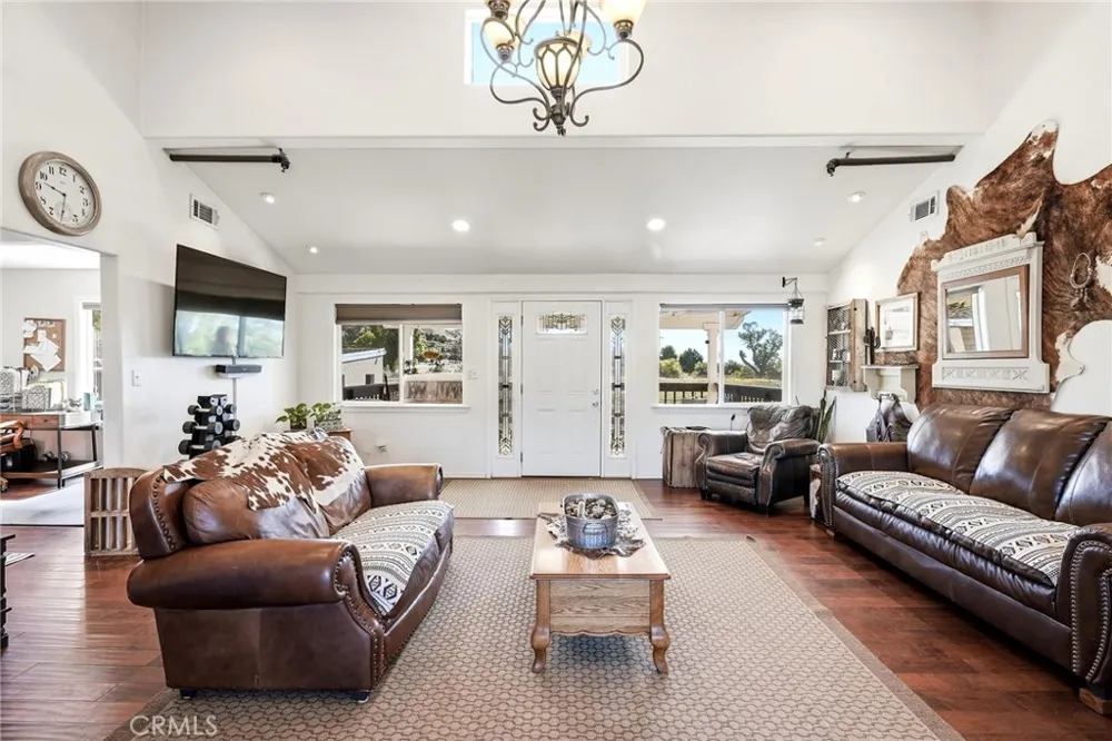 8646 Elizabeth Lake Road Leona Valley, CA 93551