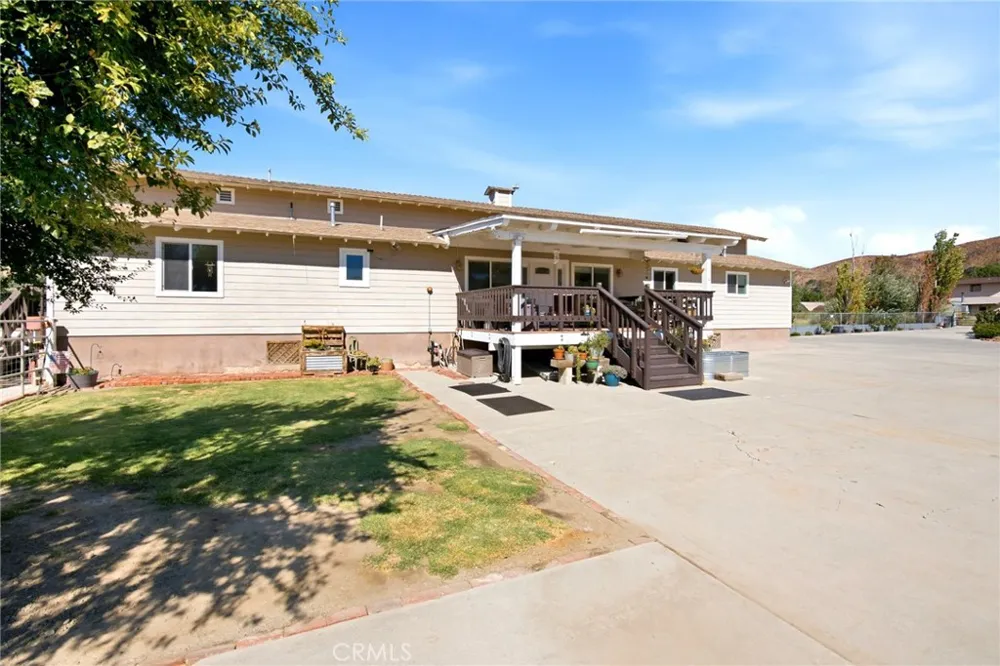 8646 Elizabeth Lake Road Leona Valley, CA 93551