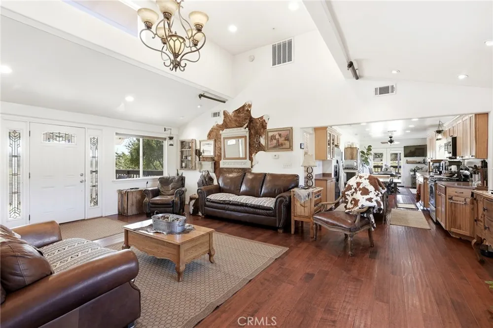 8646 Elizabeth Lake Road Leona Valley, CA 93551