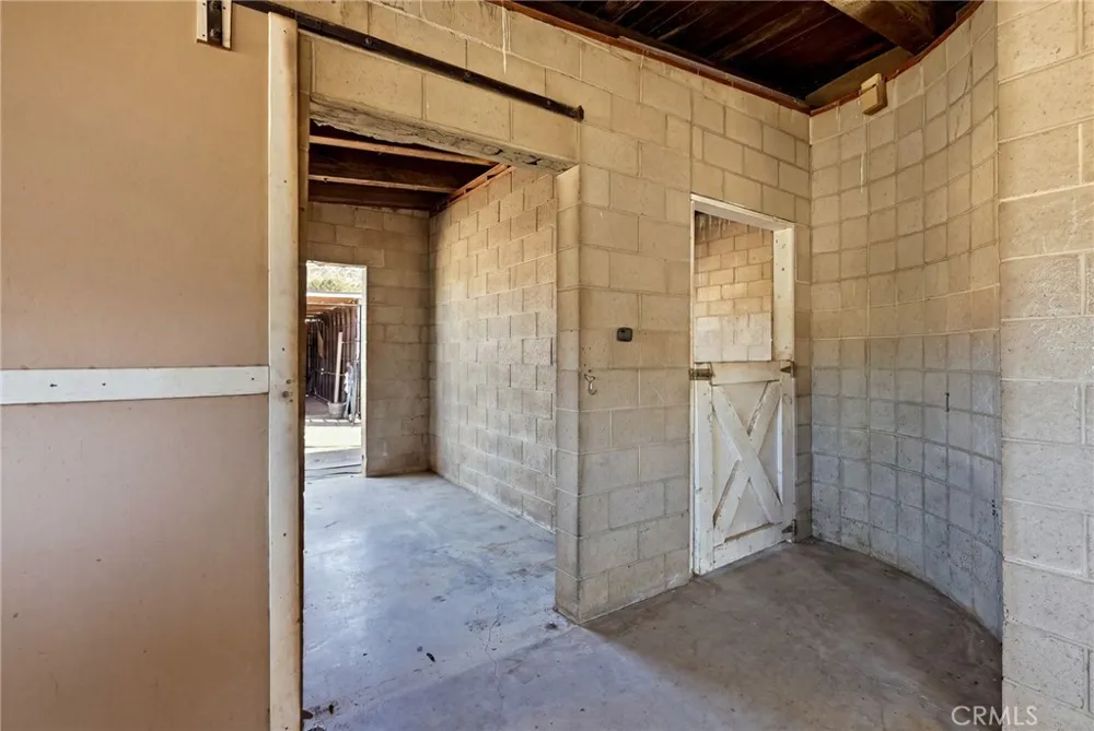 8646 Elizabeth Lake Road Leona Valley, CA 93551