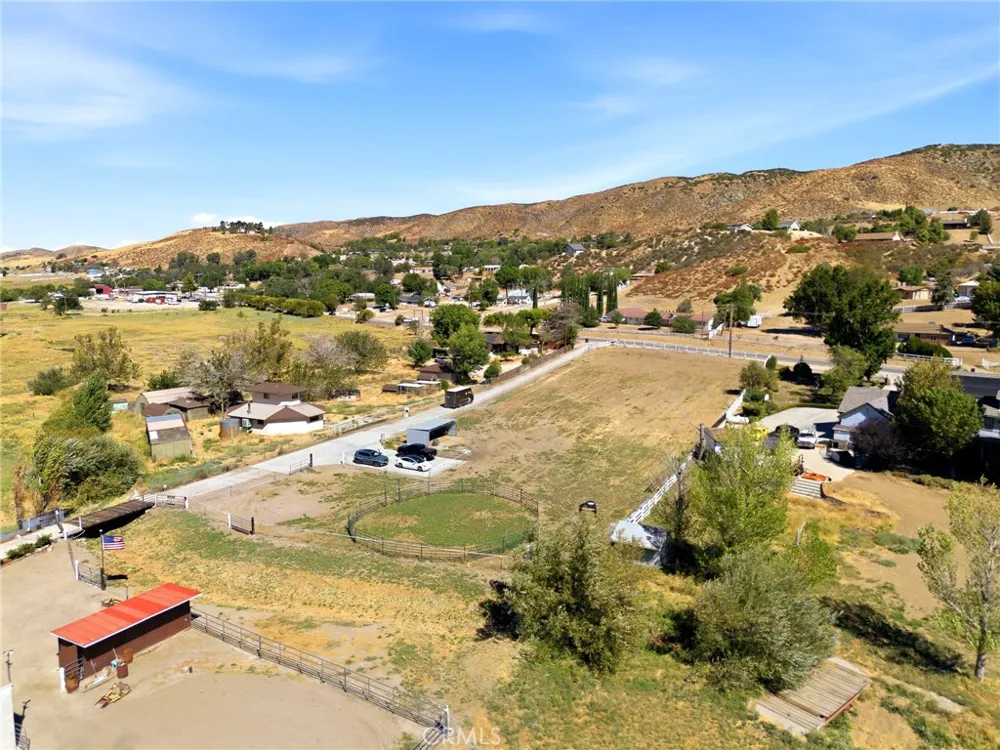 8646 Elizabeth Lake Road Leona Valley, CA 93551