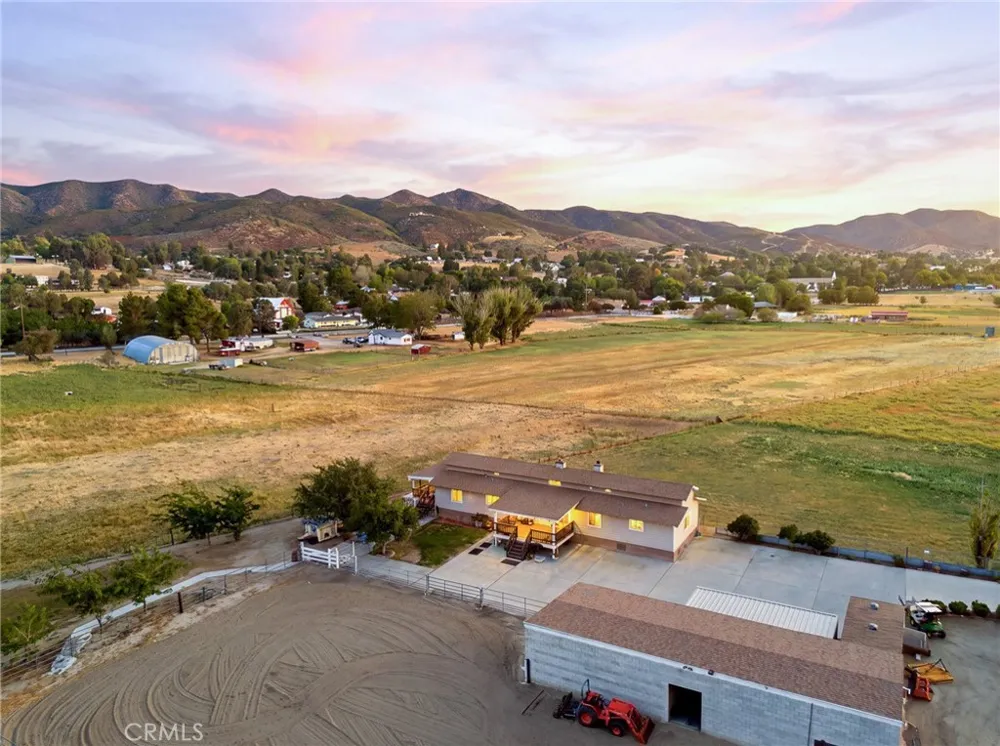 8646 Elizabeth Lake Road Leona Valley, CA 93551