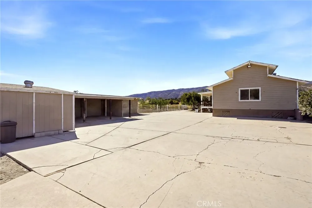 8646 Elizabeth Lake Road Leona Valley, CA 93551